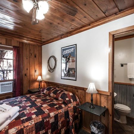 Apache Village Cabinette 11, Queen Bed, Midtown, Sleeps 2 Ruidoso Exterior photo