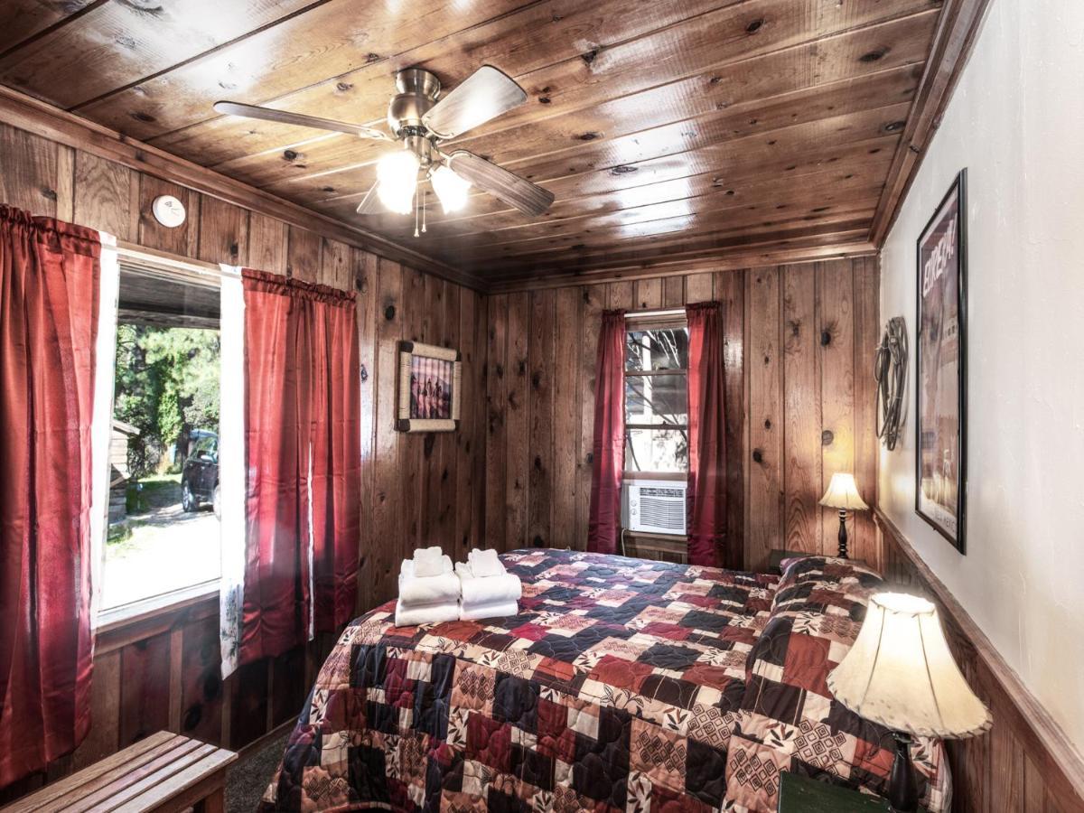 Apache Village Cabinette 11, Queen Bed, Midtown, Sleeps 2 Ruidoso Exterior photo
