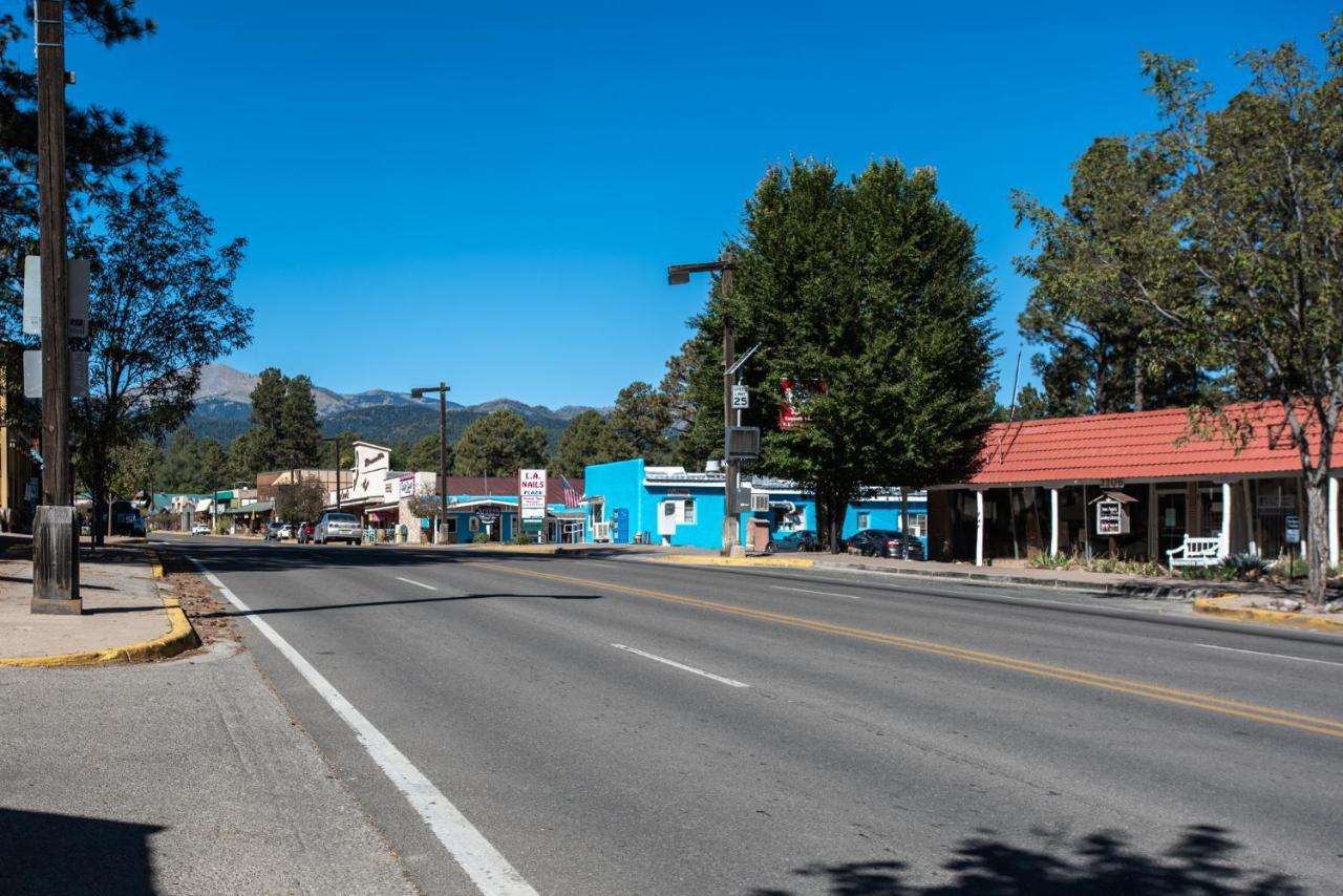 Apache Village Cabinette 11, Queen Bed, Midtown, Sleeps 2 Ruidoso Exterior photo