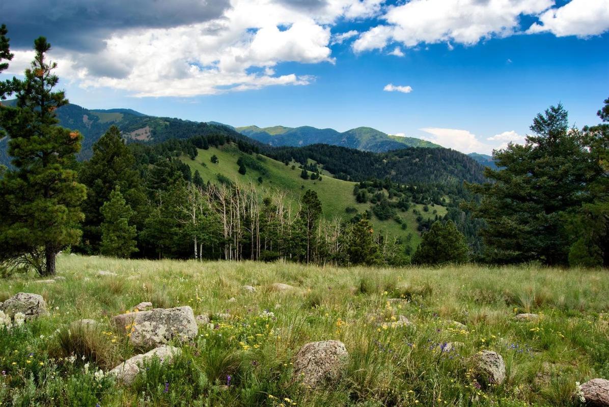 Apache Village Cabinette 11, Queen Bed, Midtown, Sleeps 2 Ruidoso Exterior photo